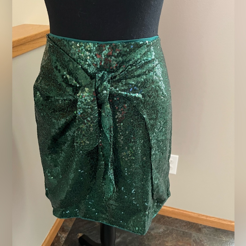 New women’s emerald green faux wrap lined sequin skirt. Size large.
